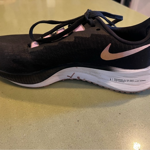 Nike Air Zoom Pegasus 37 Women’s 7.5. Black & Pink/Rose Gold. Good condition! - Picture 6 of 8